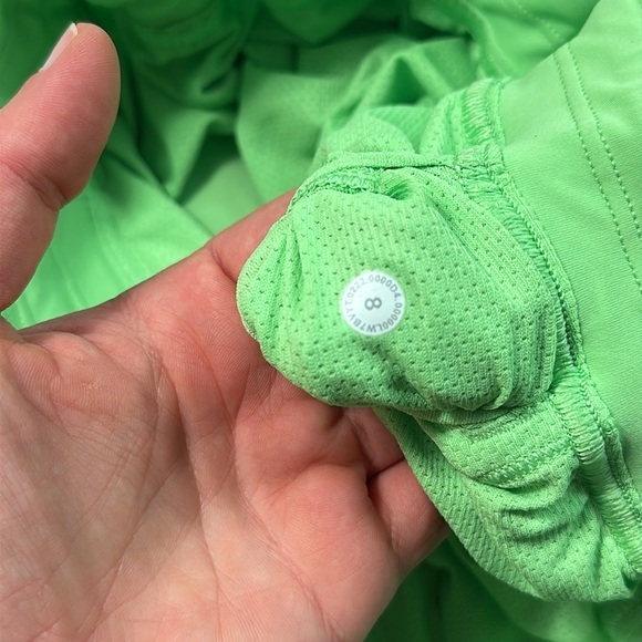 Lululemon Hotty Hot High-Rise Short 4" *Special Edition Scream Green Light - Picture 6 of 8